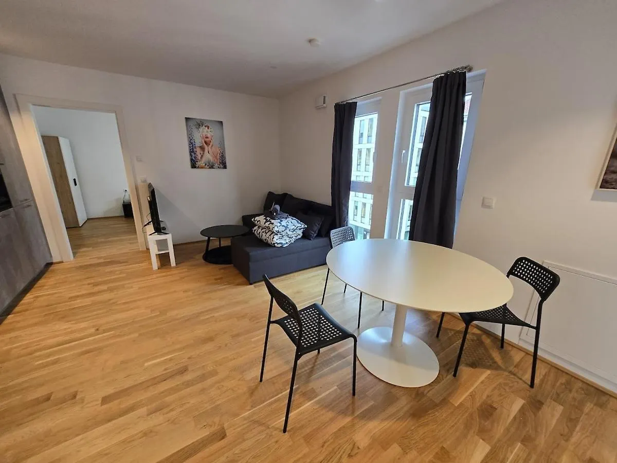 Innsbruck Central Apartment contacts